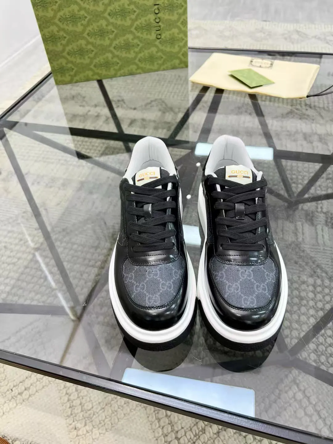 Factory price: 480💰New men's shoes GUCCI [Lightning] latest shoes shipped. Original quality, fashionable, made of special materials, sheepskin lining, brand new packaging. The foot feels super comfortable and the workmanship is impeccable. Size: 38-44, customized 45